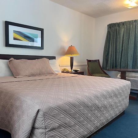 Windtree Inn Grove Hill Bagian luar foto