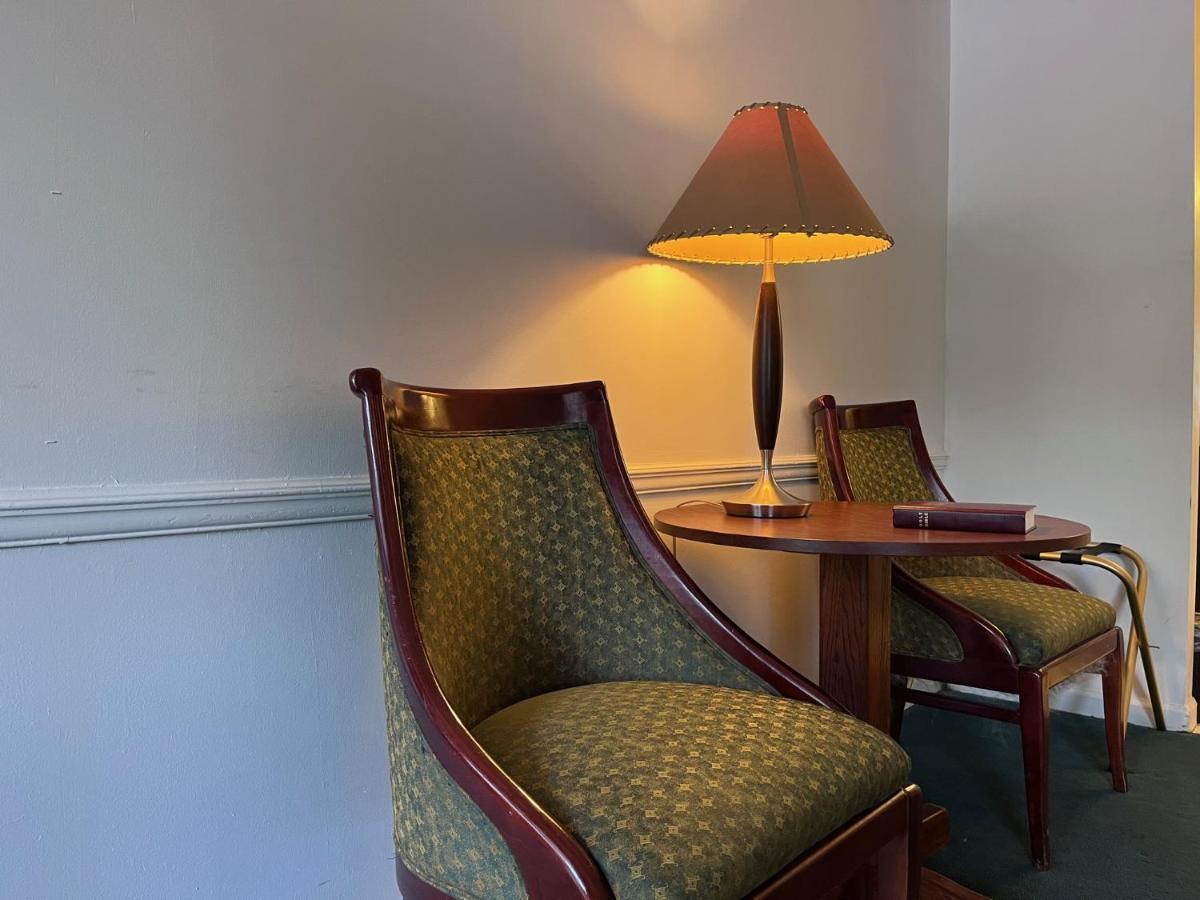 Windtree Inn Grove Hill Bagian luar foto