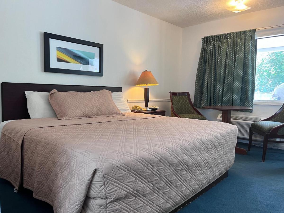 Windtree Inn Grove Hill Bagian luar foto