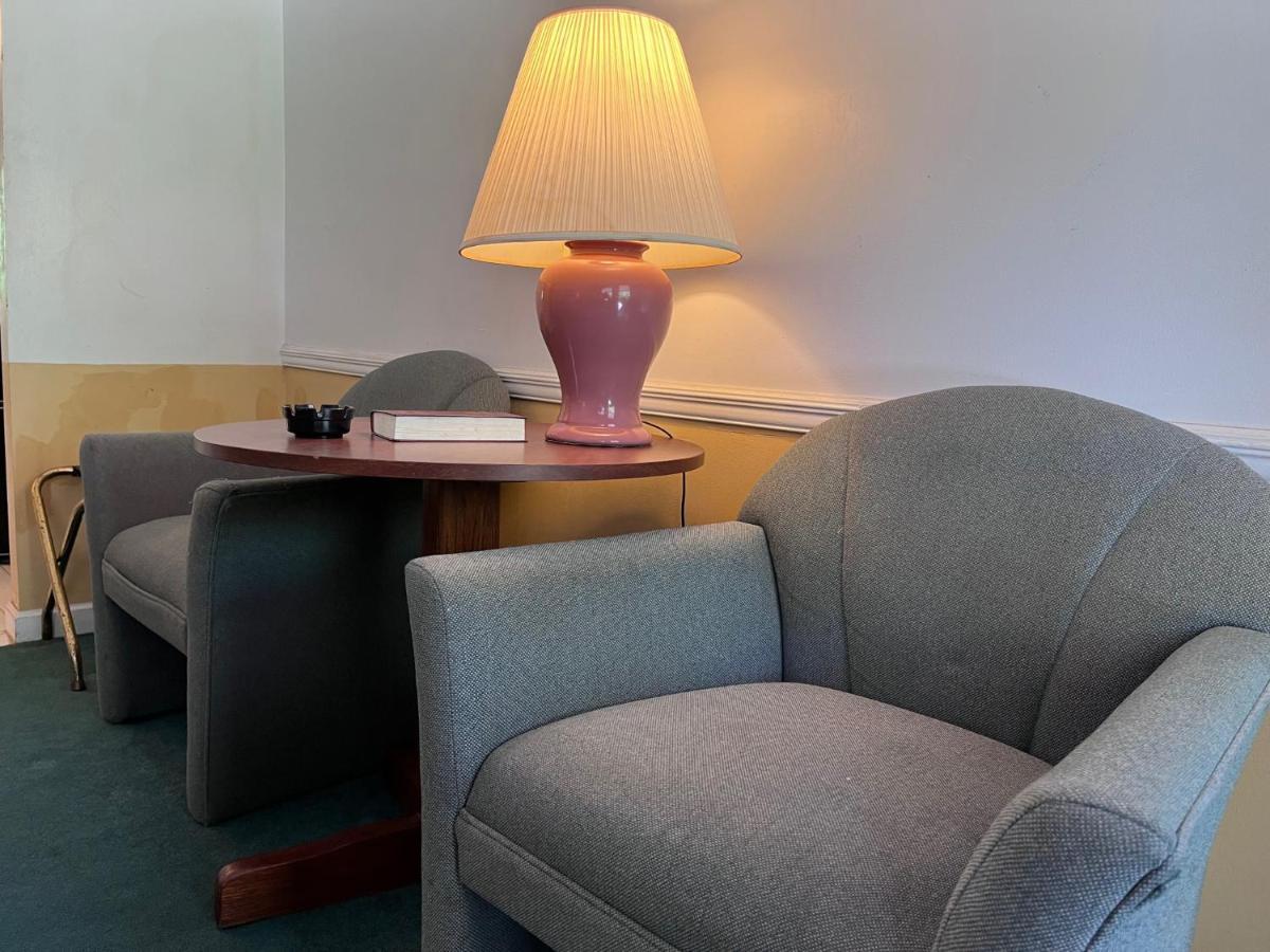 Windtree Inn Grove Hill Bagian luar foto